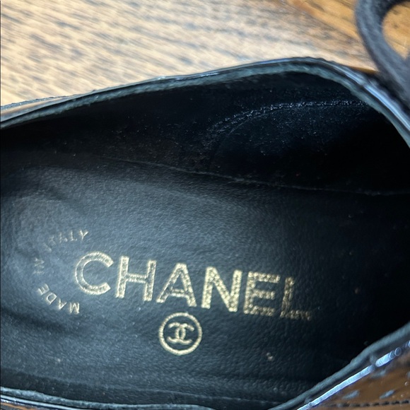 Chanel Black Patent Leather shoes with Gold Details Size 37C Luxury Old Money - Picture 2 of 7